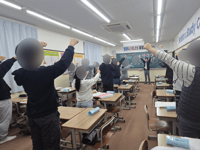 柳津校の塾ケイセツの塾生と先生